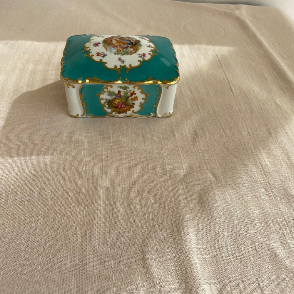 Vintage Imperial Germany Bavarian Courting Trinket Box